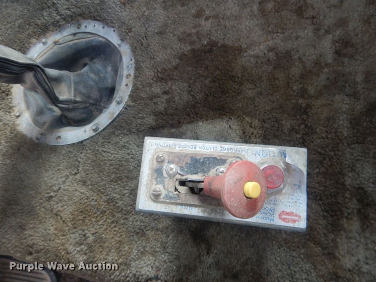 image for item HU9449 1988 Freightliner  semi truck