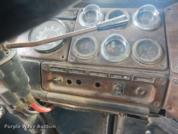 image for item HU9449 1988 Freightliner  semi truck