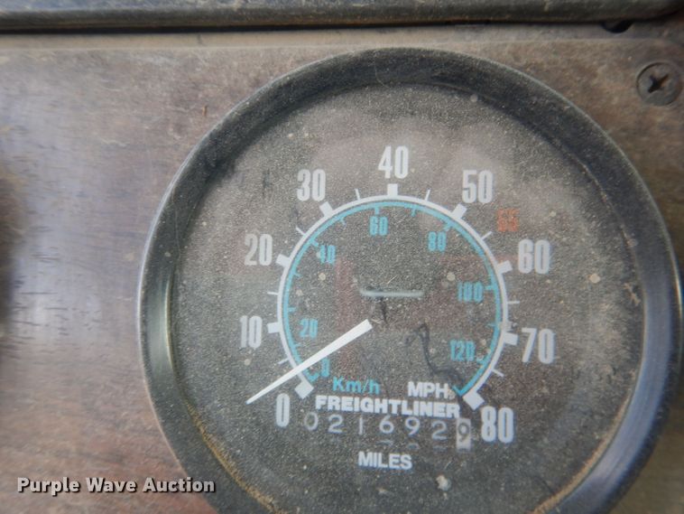 image for item HU9449 1988 Freightliner  semi truck