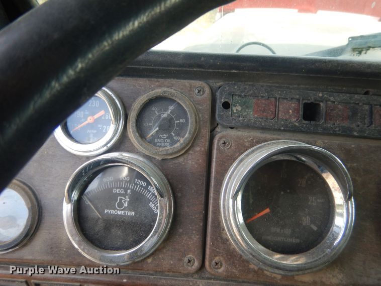 image for item HU9449 1988 Freightliner  semi truck