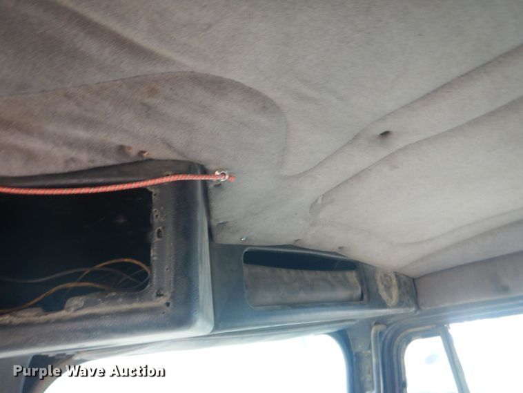 image for item HU9449 1988 Freightliner  semi truck