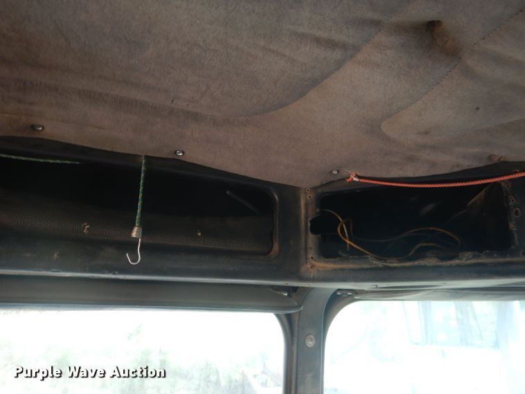 image for item HU9449 1988 Freightliner  semi truck