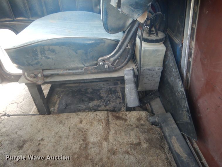 image for item HU9449 1988 Freightliner  semi truck