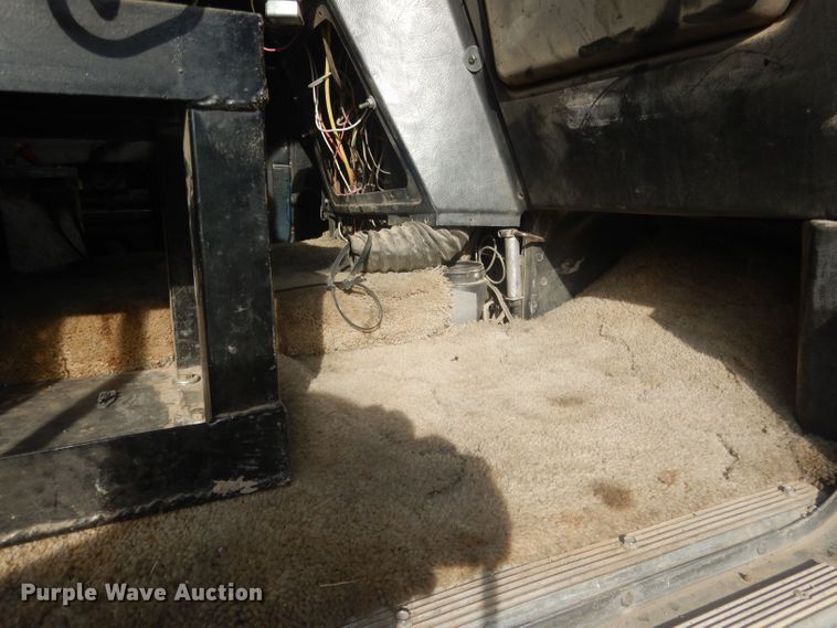 image for item HU9449 1988 Freightliner  semi truck