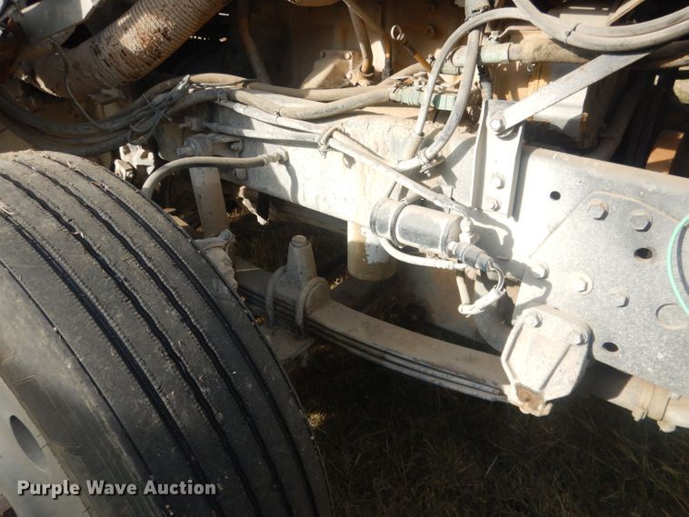 image for item HU9449 1988 Freightliner  semi truck