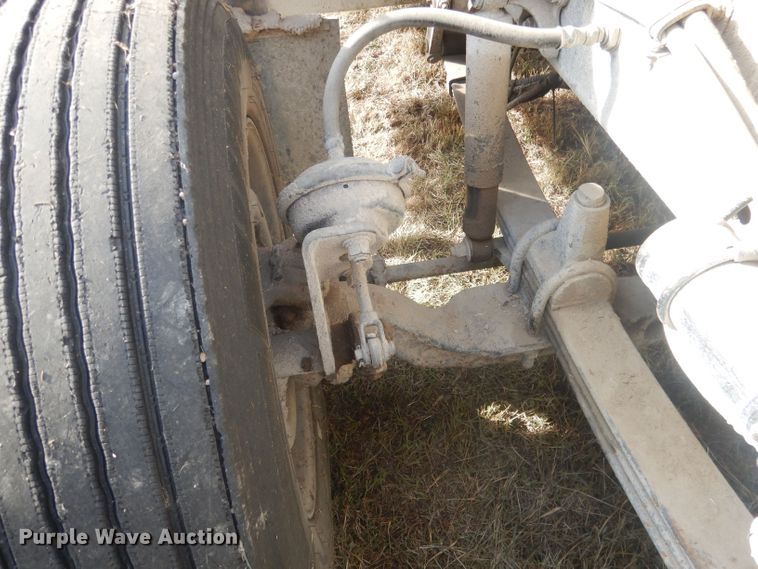 image for item HU9449 1988 Freightliner  semi truck