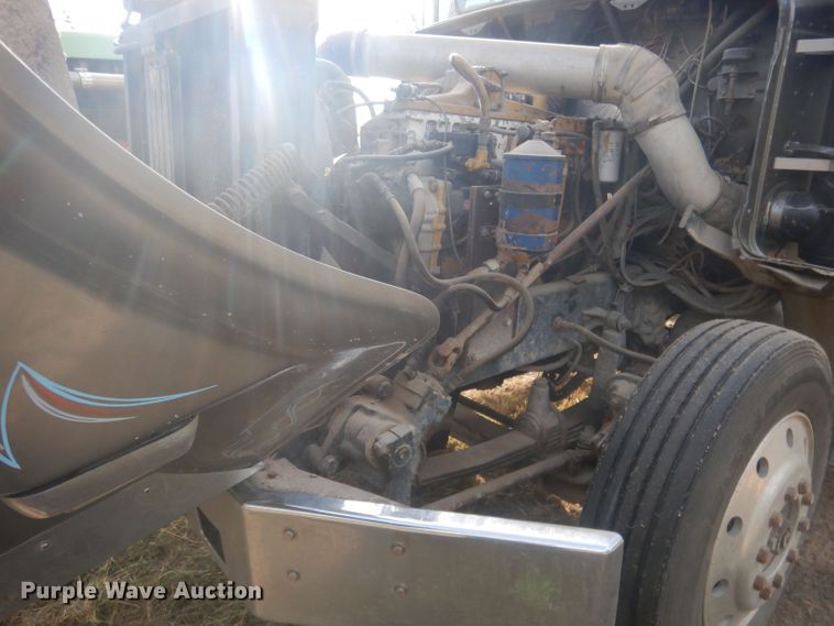 image for item HU9449 1988 Freightliner  semi truck