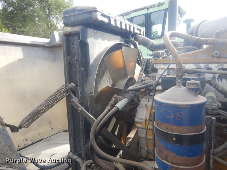 image for item HU9449 1988 Freightliner  semi truck