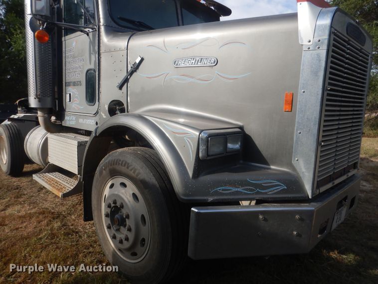 image for item HU9449 1988 Freightliner  semi truck