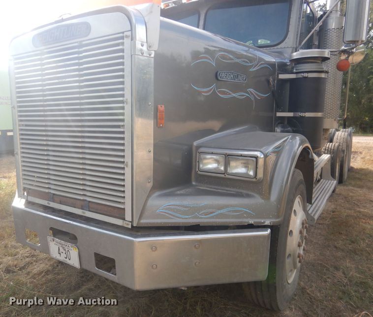 image for item HU9449 1988 Freightliner  semi truck