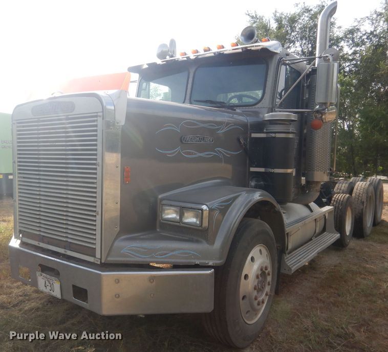 image for item HU9449 1988 Freightliner  semi truck