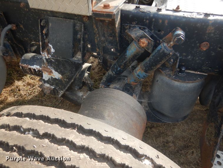 image for item HU9449 1988 Freightliner  semi truck