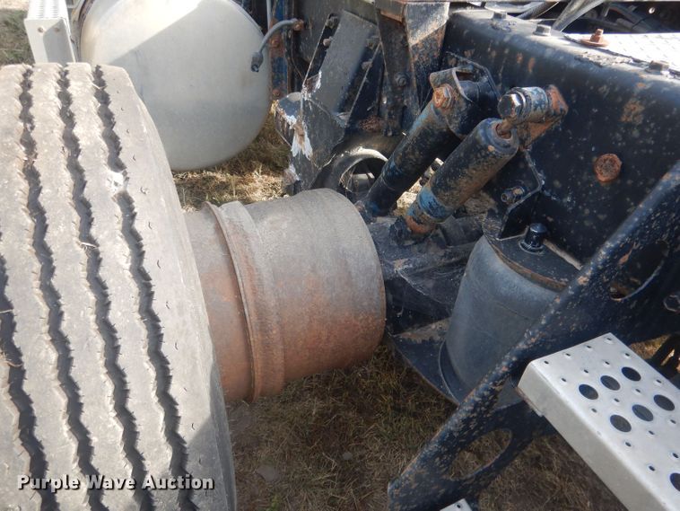 image for item HU9449 1988 Freightliner  semi truck