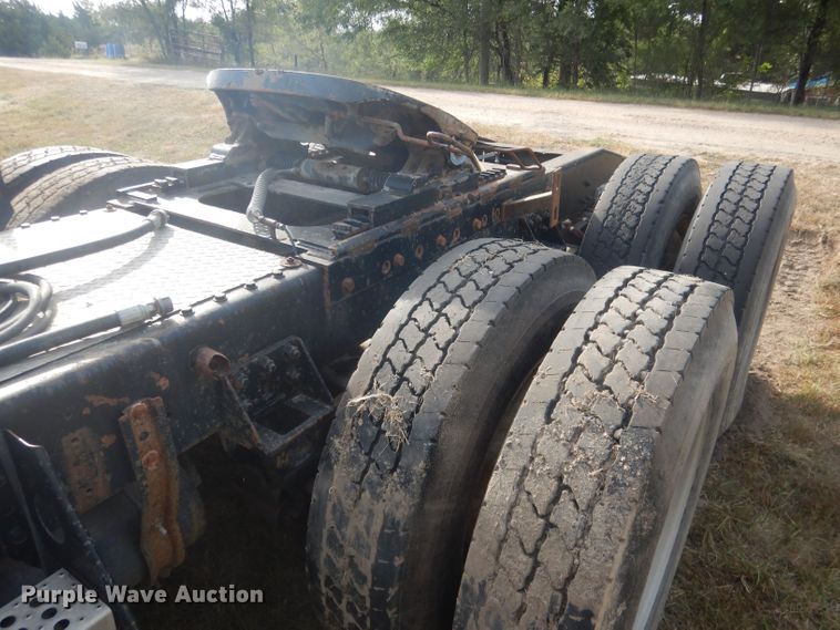 image for item HU9449 1988 Freightliner  semi truck