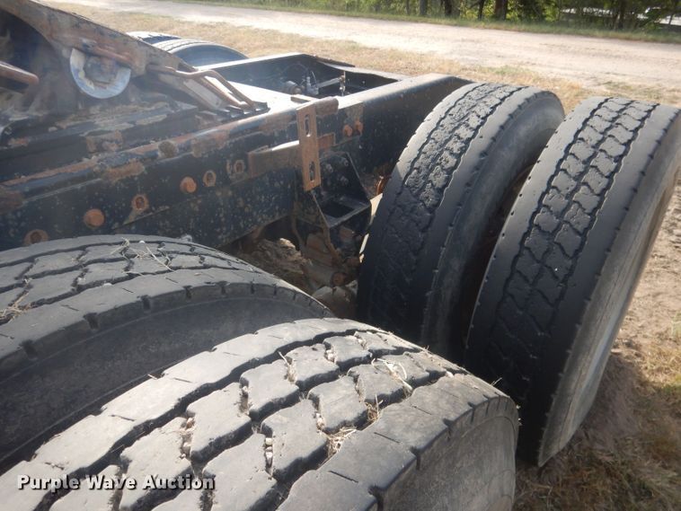 image for item HU9449 1988 Freightliner  semi truck