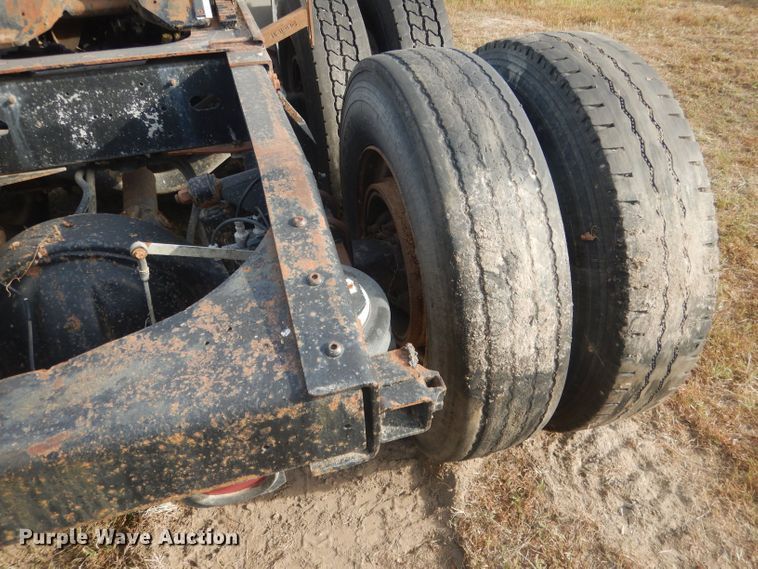 image for item HU9449 1988 Freightliner  semi truck