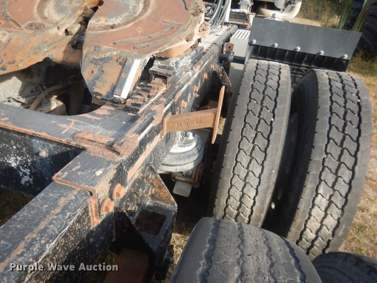 image for item HU9449 1988 Freightliner  semi truck