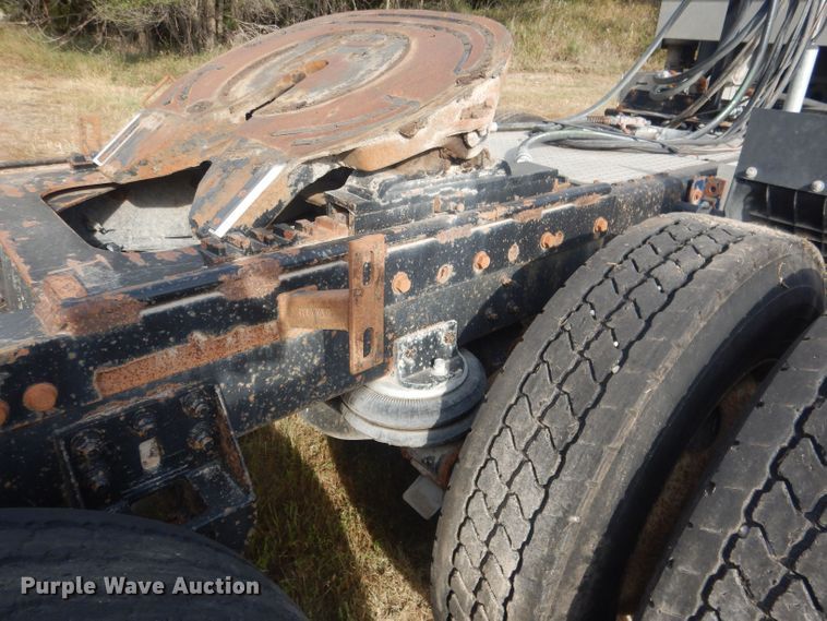 image for item HU9449 1988 Freightliner  semi truck