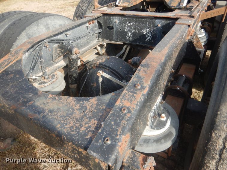 image for item HU9449 1988 Freightliner  semi truck