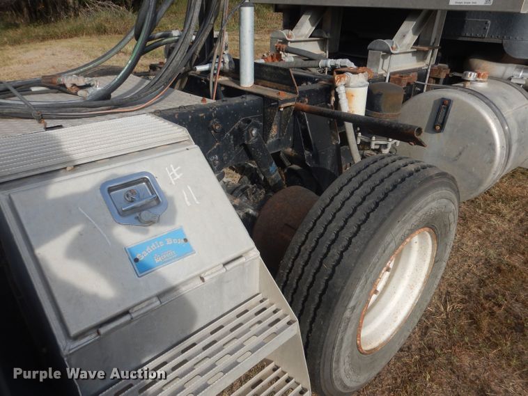 image for item HU9449 1988 Freightliner  semi truck