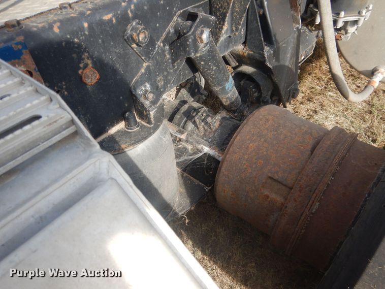 image for item HU9449 1988 Freightliner  semi truck