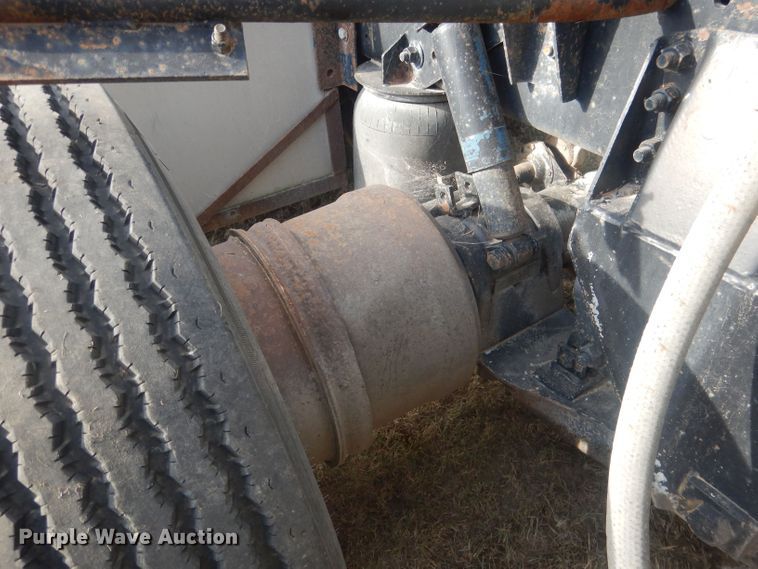 image for item HU9449 1988 Freightliner  semi truck