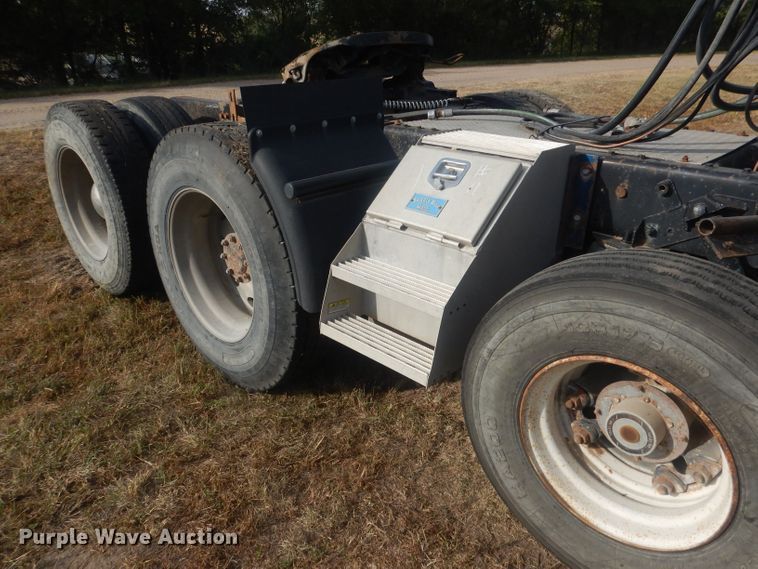 image for item HU9449 1988 Freightliner  semi truck