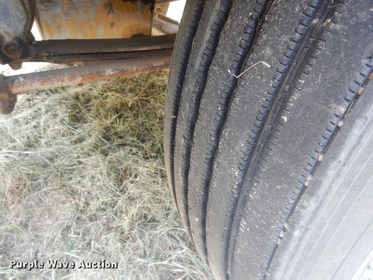 image for item HU9449 1988 Freightliner  semi truck