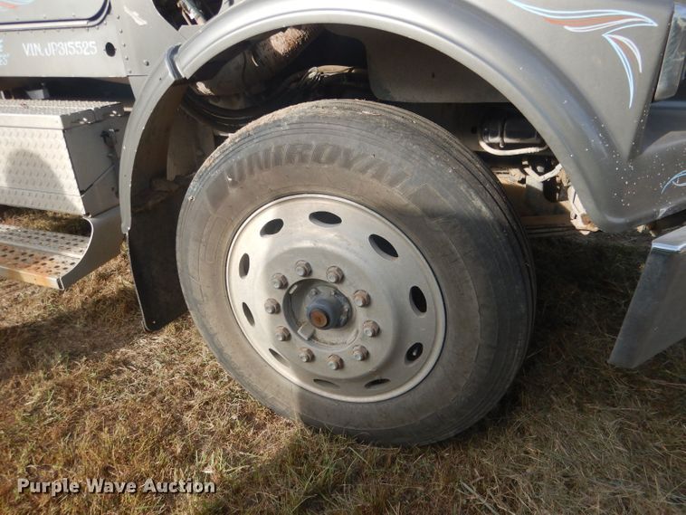 image for item HU9449 1988 Freightliner  semi truck