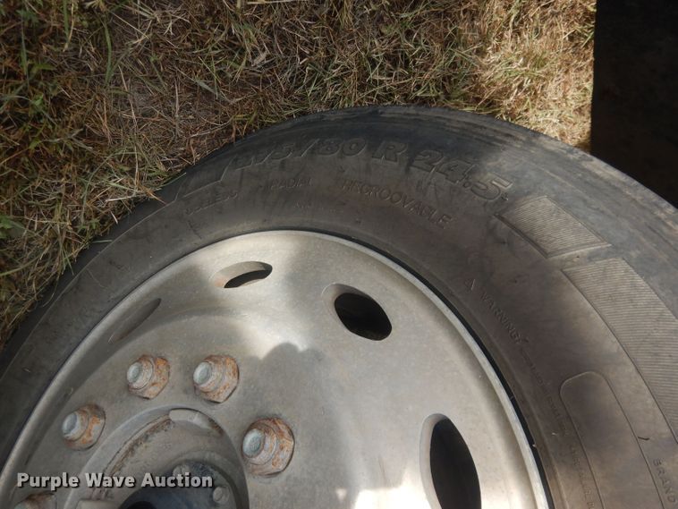 image for item HU9449 1988 Freightliner  semi truck