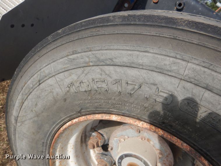 image for item HU9449 1988 Freightliner  semi truck