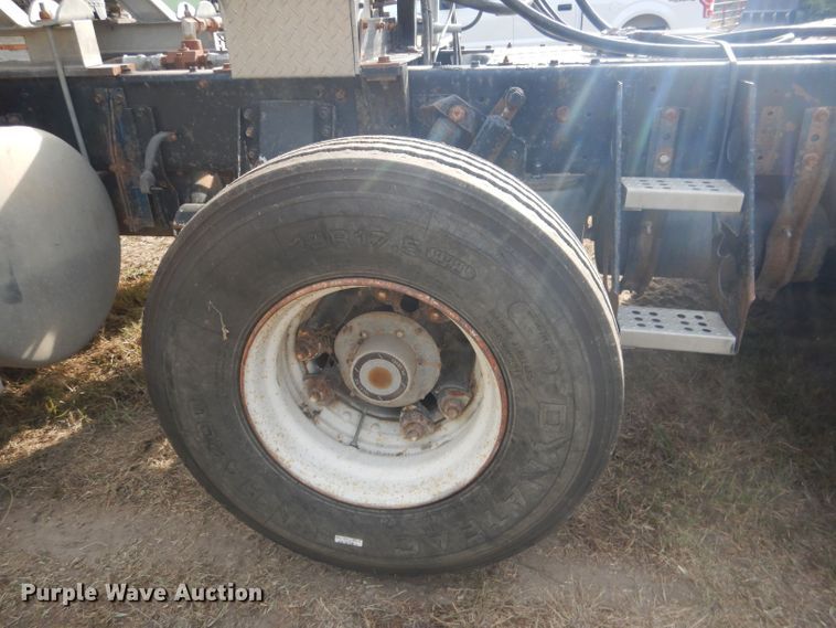 image for item HU9449 1988 Freightliner  semi truck