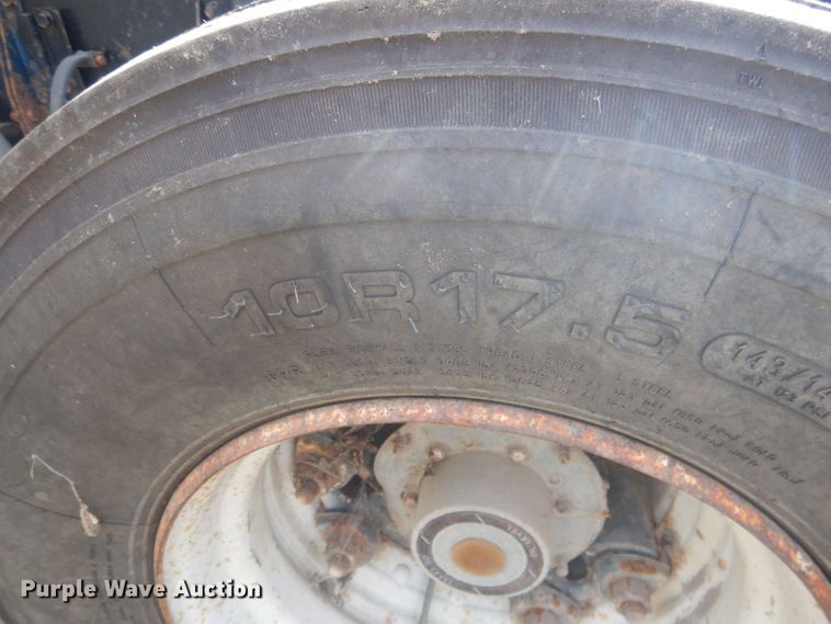 image for item HU9449 1988 Freightliner  semi truck