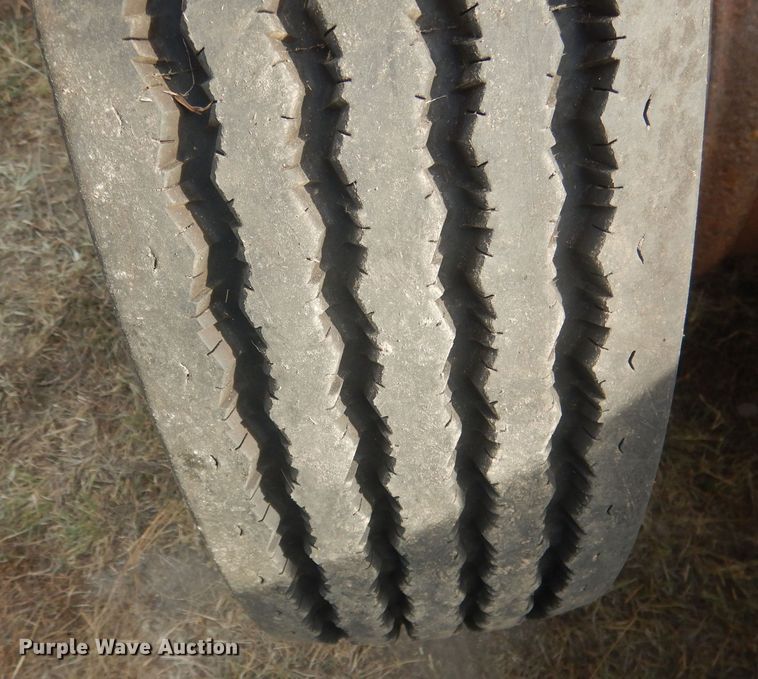 image for item HU9449 1988 Freightliner  semi truck