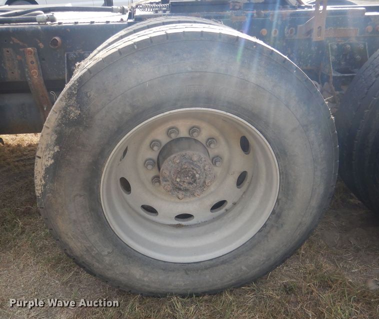 image for item HU9449 1988 Freightliner  semi truck