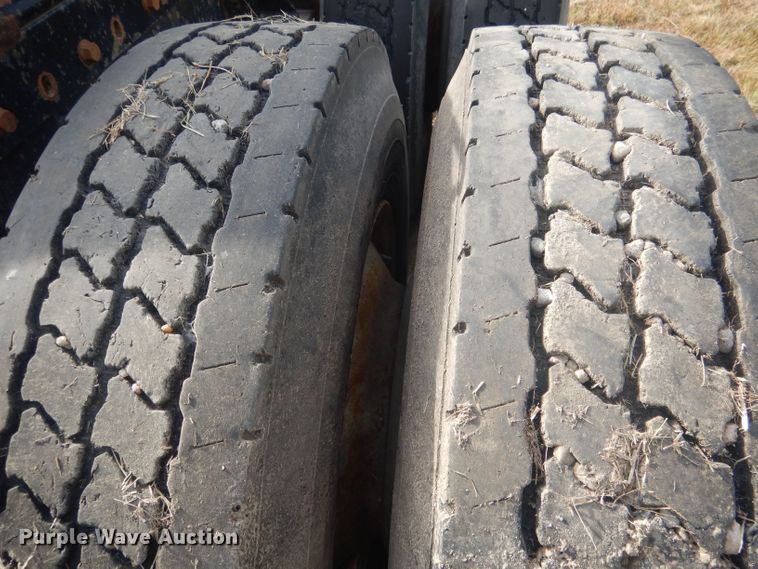 image for item HU9449 1988 Freightliner  semi truck