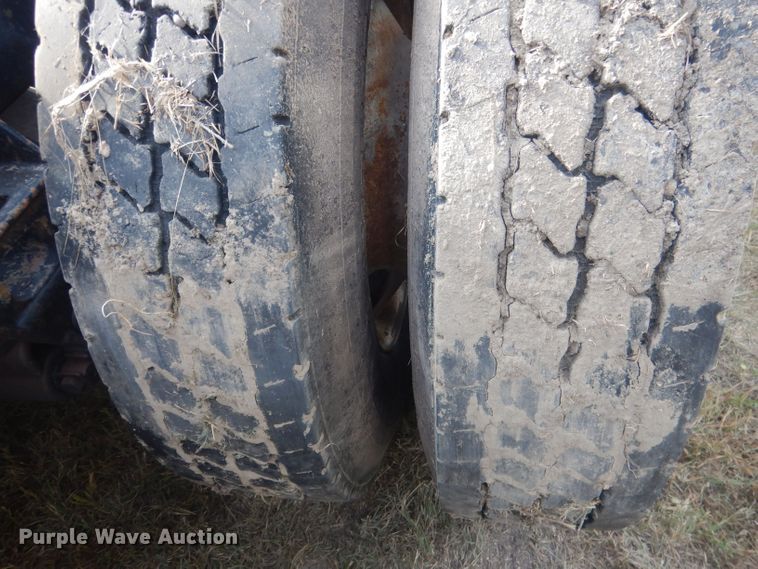 image for item HU9449 1988 Freightliner  semi truck