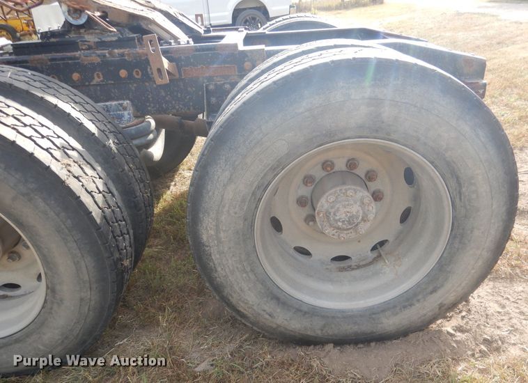 image for item HU9449 1988 Freightliner  semi truck