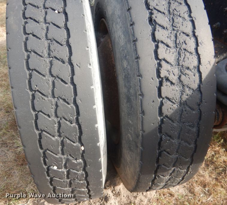 image for item HU9449 1988 Freightliner  semi truck