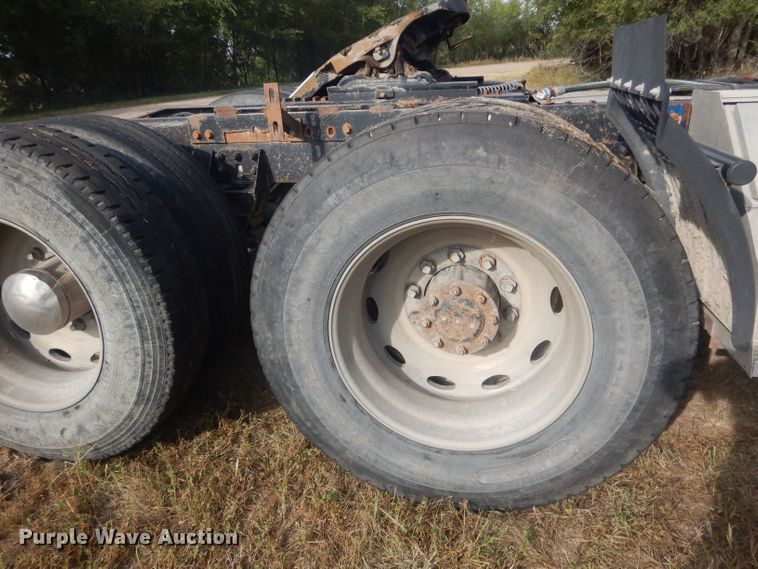 image for item HU9449 1988 Freightliner  semi truck