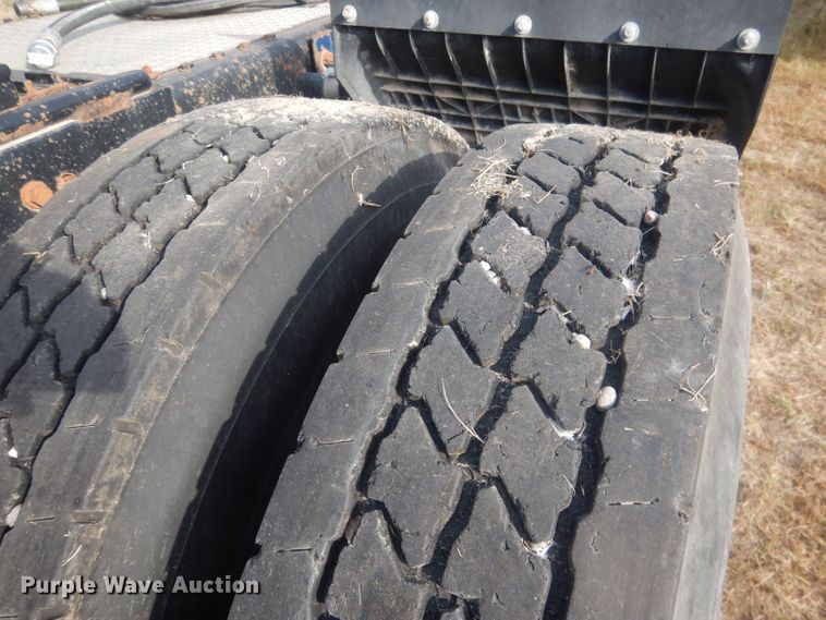 image for item HU9449 1988 Freightliner  semi truck