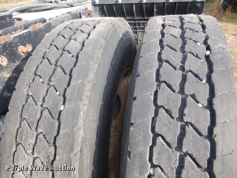 image for item HU9449 1988 Freightliner  semi truck