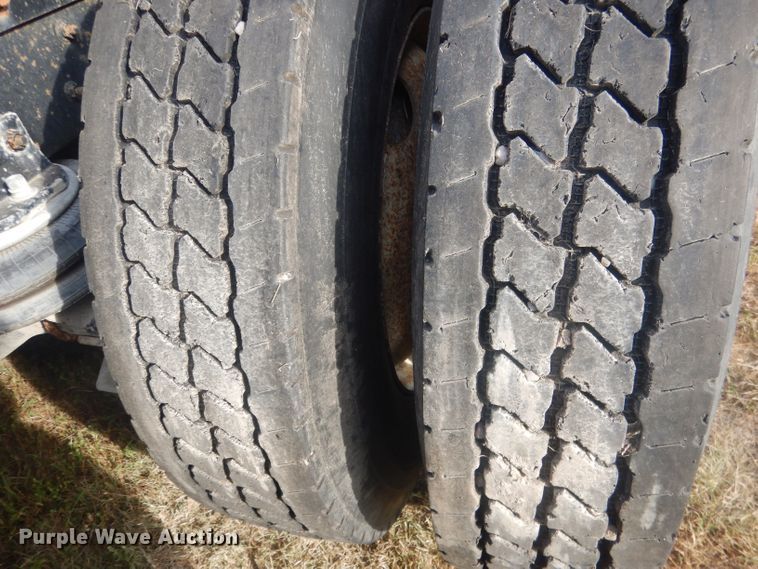 image for item HU9449 1988 Freightliner  semi truck