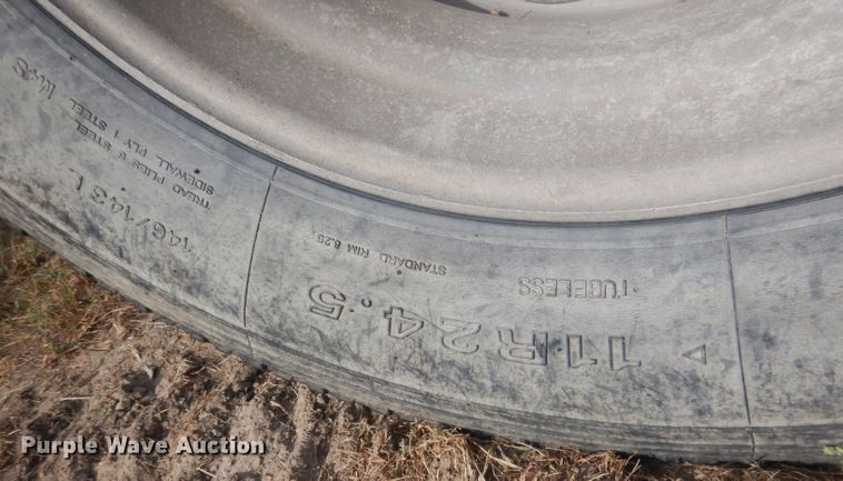 image for item HU9449 1988 Freightliner  semi truck