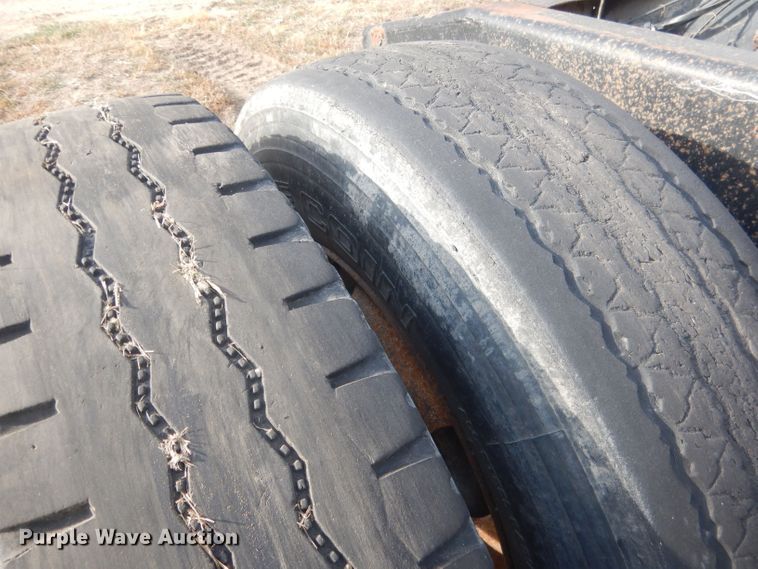 image for item HU9449 1988 Freightliner  semi truck