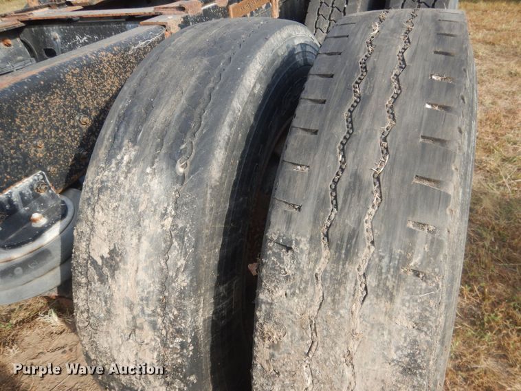 image for item HU9449 1988 Freightliner  semi truck