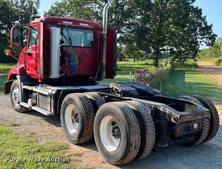 image for item IA9115 2012 Mack CXU613  semi truck