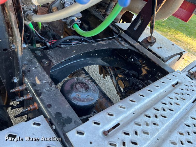 image for item IA9115 2012 Mack CXU613  semi truck