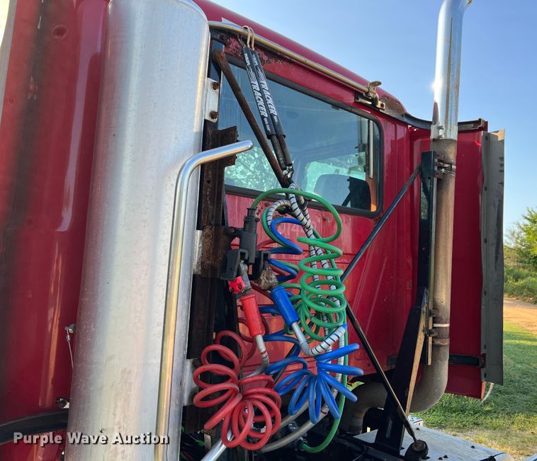 image for item IA9115 2012 Mack CXU613  semi truck