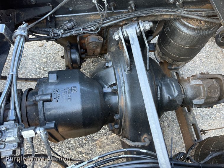 image for item IA9115 2012 Mack CXU613  semi truck